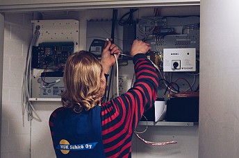 Täyden palvelun sähköurakoitsija